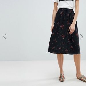 Vero Moda Floral Printed Midi Skirt